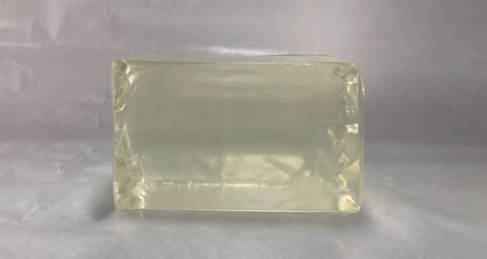 热熔胶在粘接皮革时有时会出现粘不牢的情况