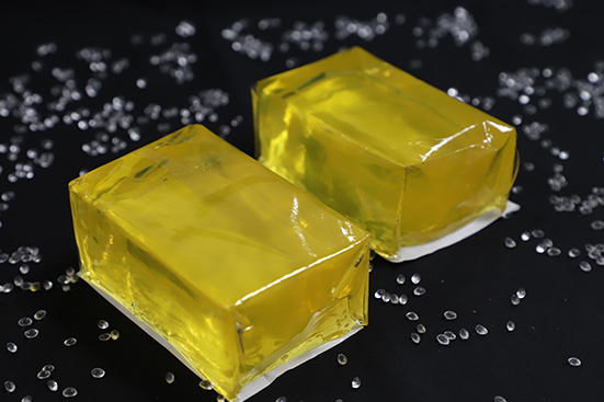 减少瓶盖制造中的粘剂浪费